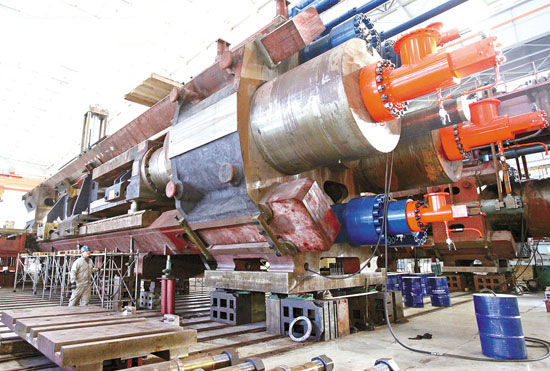 滨海新区造出世界最大挤压机